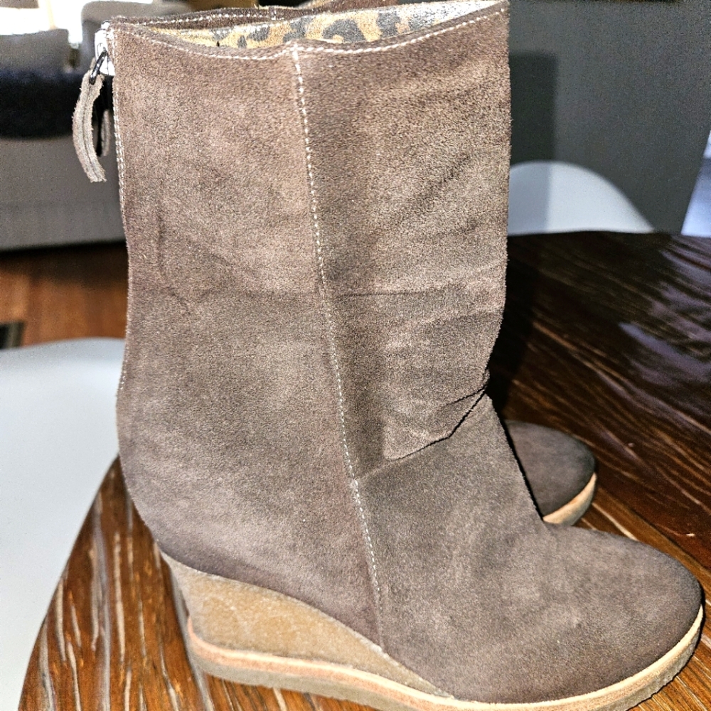 Vic Brown Suede Boots Size 39